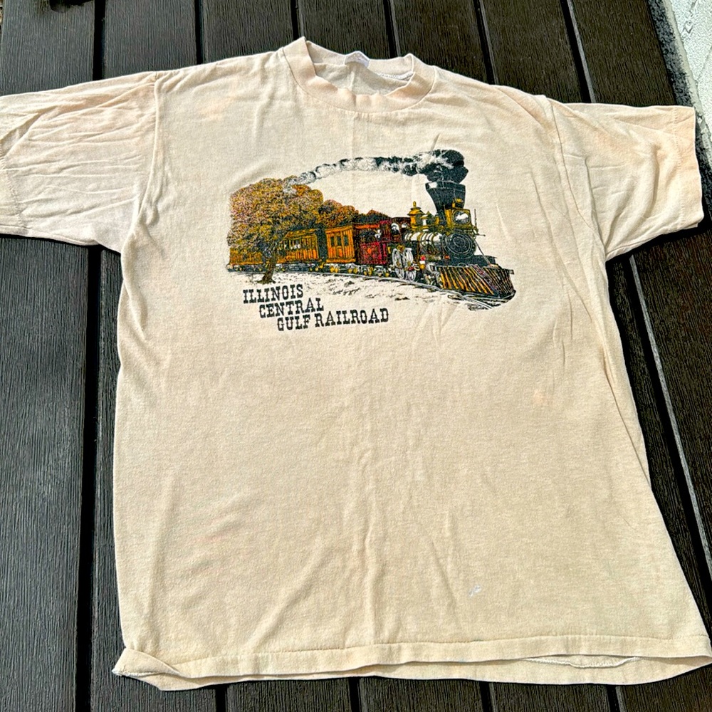 ILLINOIS CENTRAL GULF RAILROAD VINTAGE TEE SIZE L BUT FITS LIKE S-M